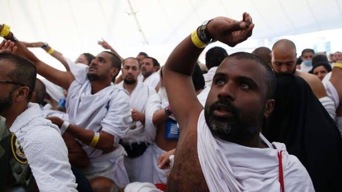 Saudi Stops Stoning Ritual For Five Hours Over Heatwave (Photos)