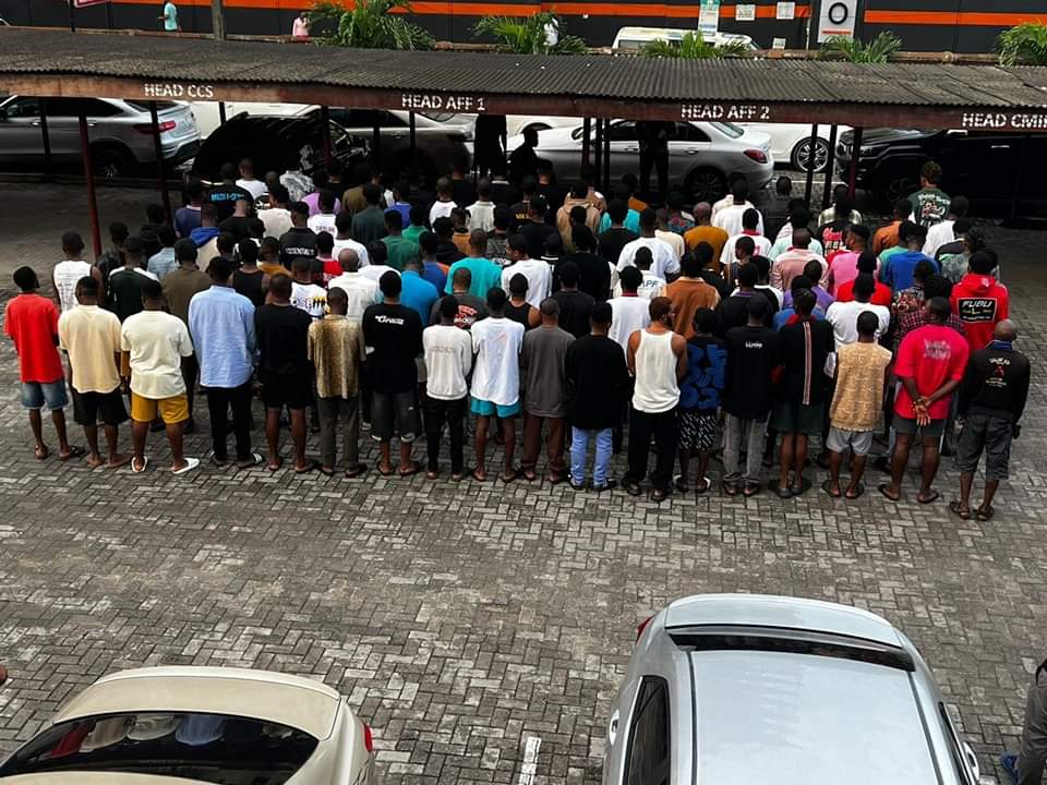EFCC Arrests 117 Suspected Internet Fraudsters In Lagos