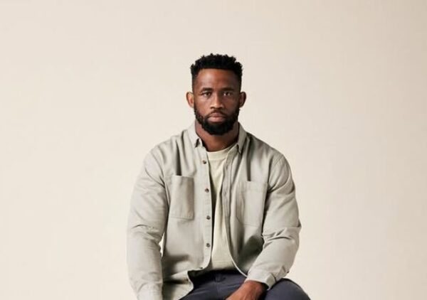 Siya Kolisi seen enjoying his single life at a club (Video)