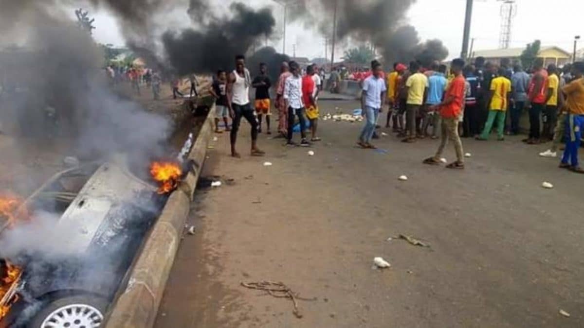 BREAKING: 30 Passengers Burnt To Death In Ondo Car Crash