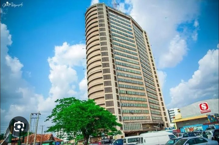 Man Falls From 26-Storey Cocoa House In Oyo