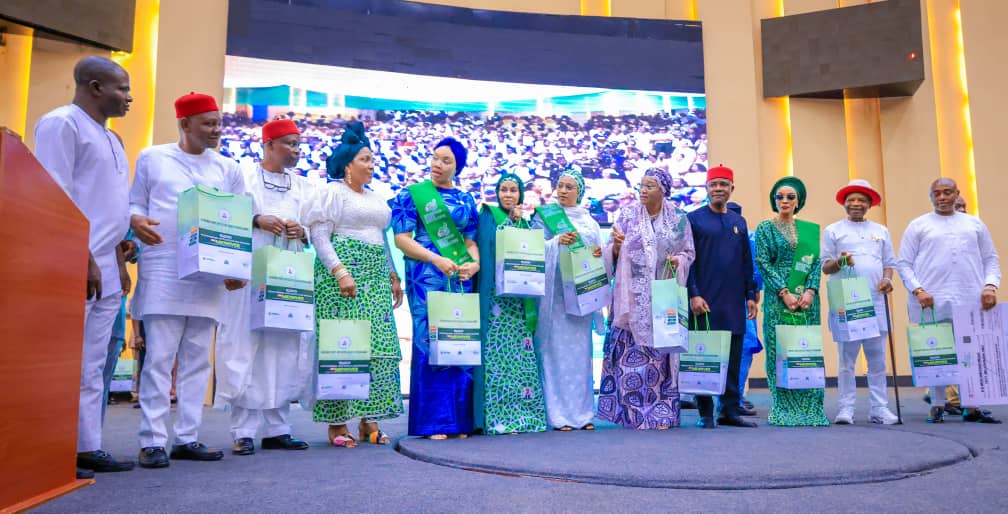 8 First Ladies Storm Enugu As Remi Tinubu Distributes 10,000 Kits To Midwives