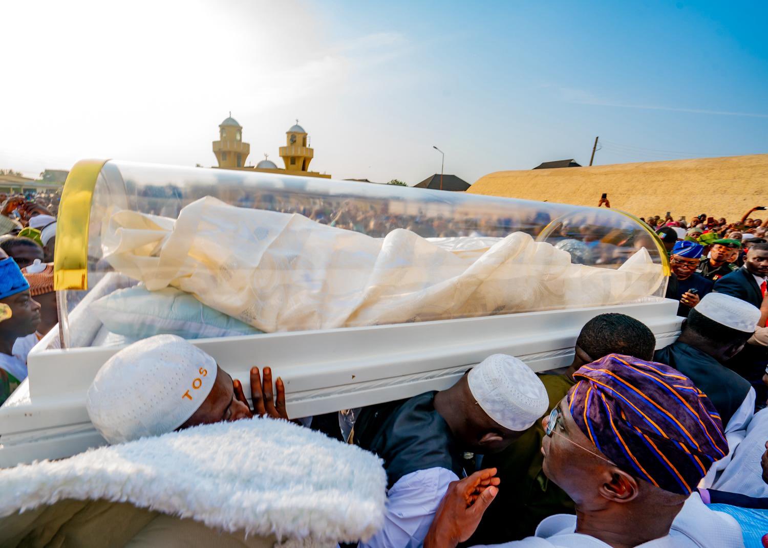 The Burial Of The Awujale Of Ijebu, Oba Sikiru Kayode Adetona (PHOTOS)
