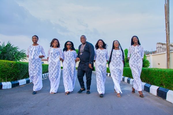 De Emeralds Choir – Oluwa Ari’se Yin (Remix) ft. DB Comic & BBO